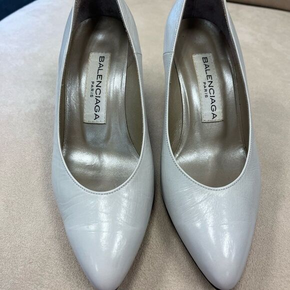 Balenciaga Vintage Bone Leather Kitten Heel sz 34.5 or US 4 NWT - Picture 2 of 7